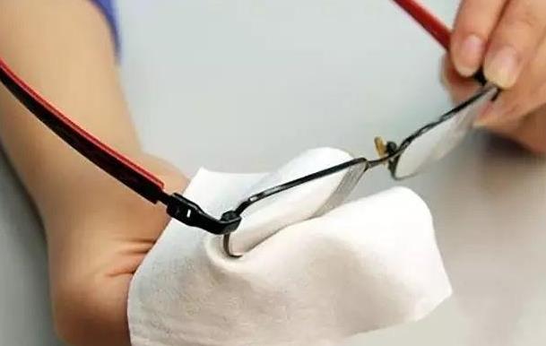 老花鏡防輻射眼鏡的作用、保養(yǎng)，你真的都懂嗎？