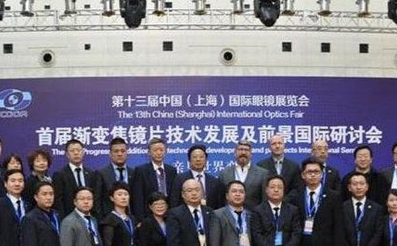 老花鏡技術(shù)革命，漸進(jìn)多焦鏡才是最佳解決方案