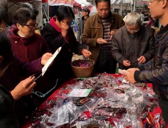怎么佩戴老花鏡？驗光 品牌 質量 保養(yǎng)一個都不能少