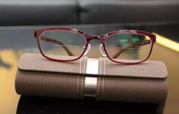 美麗島老花鏡：老年人避免眼疲勞，老花鏡如何選擇？